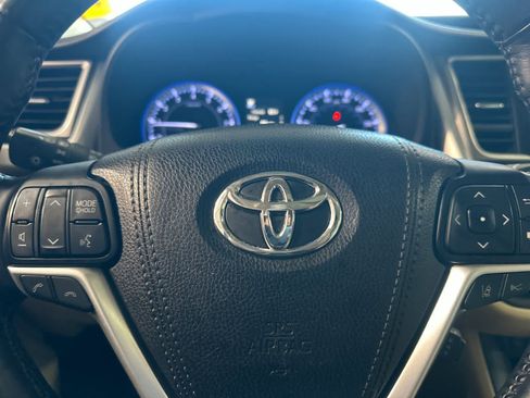 Used 2018 Toyota Highlander Limited Platinum AWD/4WD image 25