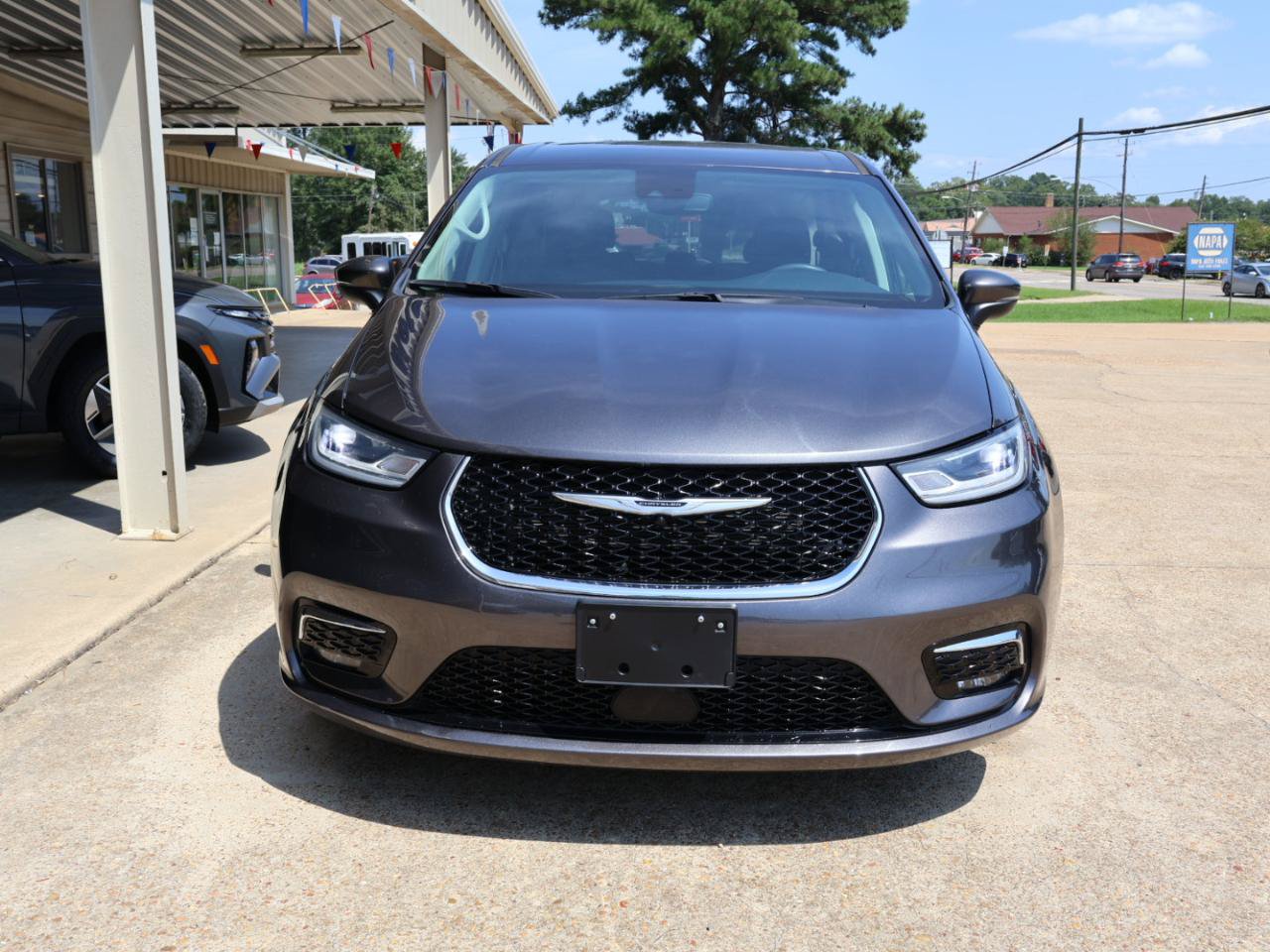 Used 2025 Chrysler Pacifica Select FWD image 5