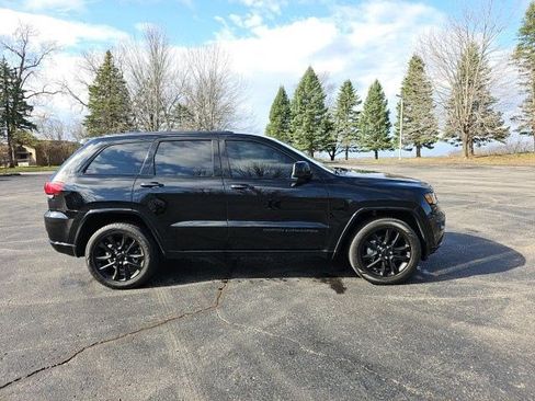 Used 2020 Jeep Grand Cherokee Altitude image 7