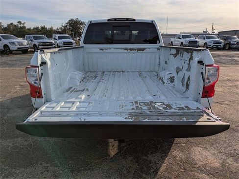 Used 2018 Nissan Titan SV w/ SV Convenience Package image 13