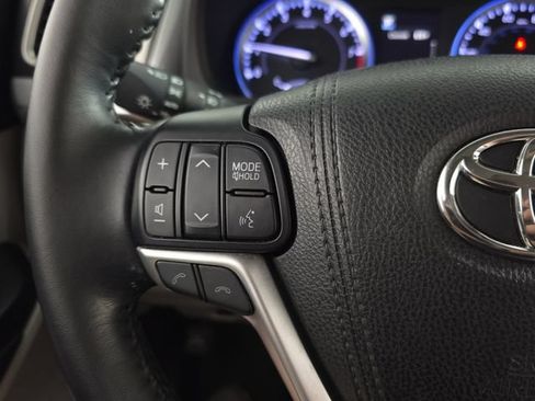 Used 2018 Toyota Highlander XLE AWD/4WD image 14