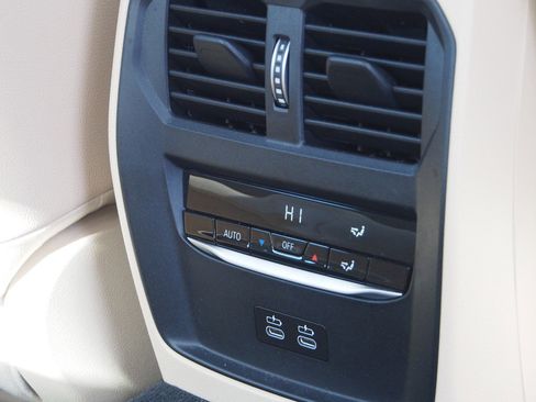 Used 2021 BMW 330i Sedan w/ Premium Package image 15