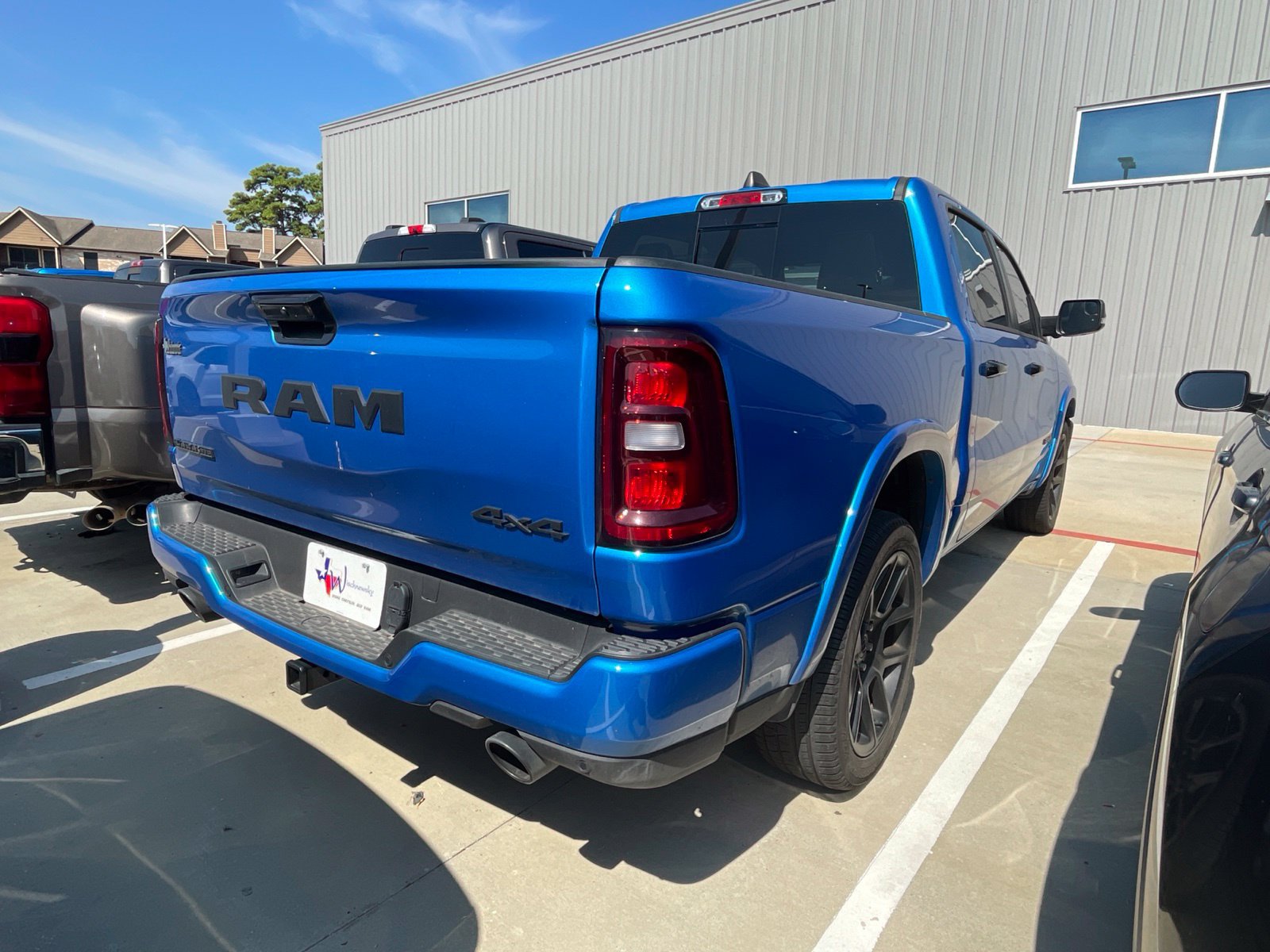 Used 2025 RAM 1500 Laramie w/ Night Edition AWD/4WD image 4
