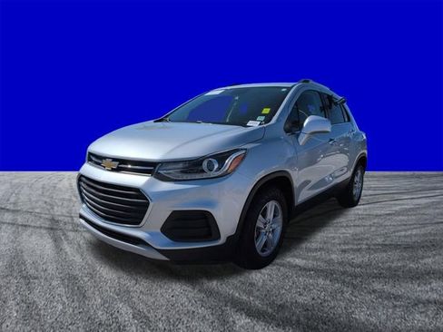 Used 2020 Chevrolet Trax LT w/ Driver Confidence Package image 8