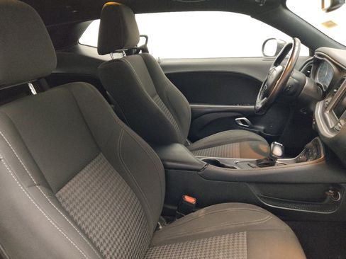 Used 2019 Dodge Challenger SXT w/ Driver Convenience Group RWD image 21
