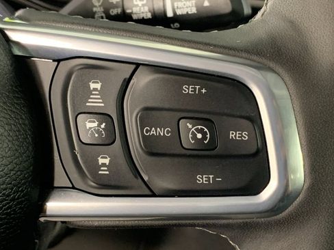 Used 2025 Jeep Wrangler Unlimited Sahara AWD/4WD image 19