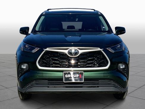 Used 2023 Toyota Highlander XLE FWD image 4