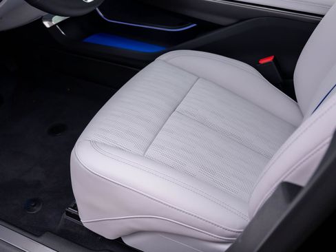 New 2026 Cadillac Lyriq Sport w/ LPO, Floor Liner Package AWD/4WD image 15