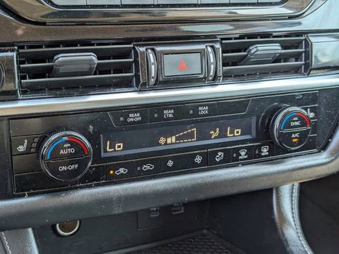 Used 2023 Nissan Pathfinder SV image 17