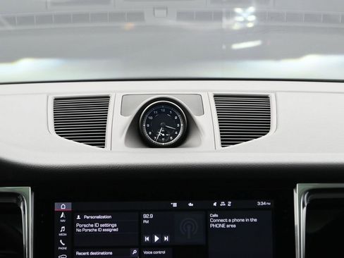 Certified 2025 Porsche Macan image 22
