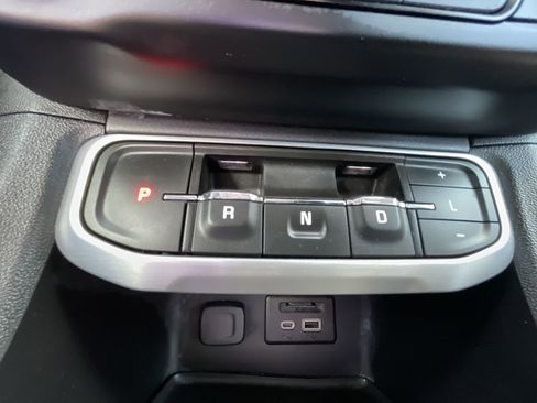 Used 2023 GMC Acadia SLT image 15