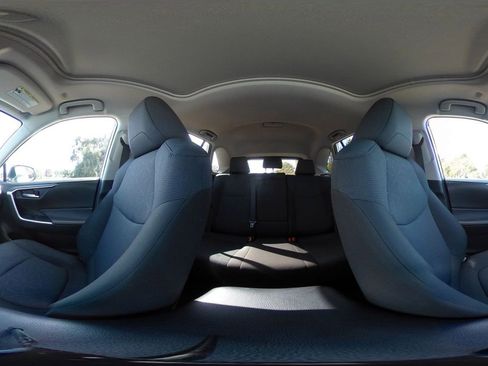 Used 2025 Toyota RAV4 XLE image 42