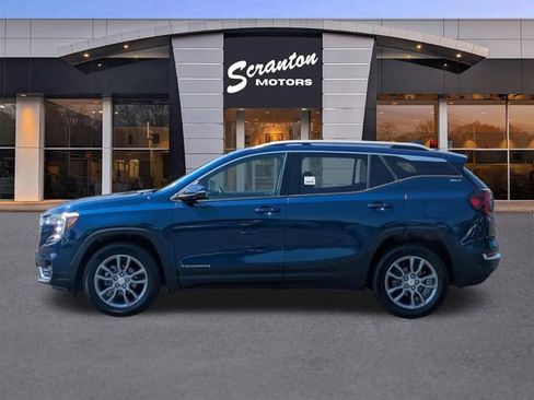 Used 2022 GMC Terrain SLT w/ LPO, Floor Liner Package AWD/4WD image 2