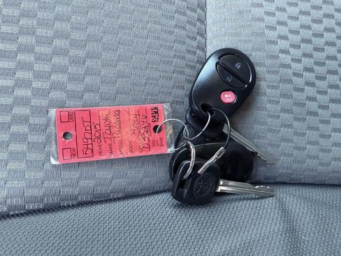 Used 2015 Toyota Tacoma 4x4 Access Cab image 45