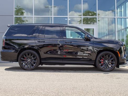 Used 2025 Cadillac Escalade V AWD/4WD image 4
