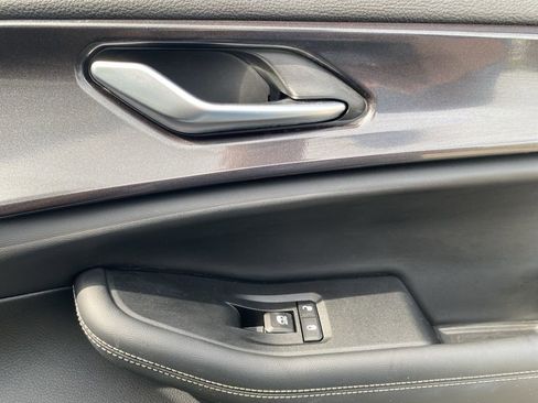 Used 2023 Jeep Grand Cherokee Altitude image 11