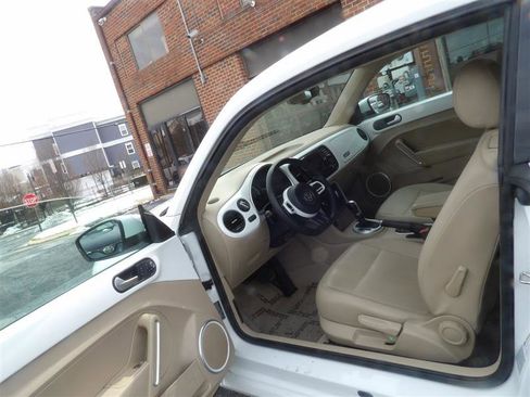 Used 2016 Volkswagen Beetle SE image 9
