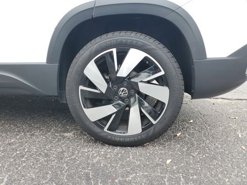 Used 2024 Volkswagen Taos SEL image 8