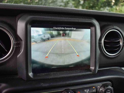 Used 2022 Jeep Wrangler Unlimited Sahara image 21