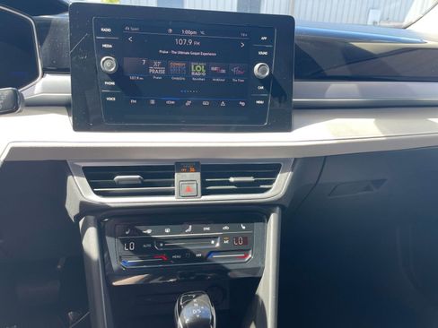 Used 2025 Volkswagen Taos SE image 18