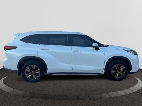 Used 2023 Toyota Highlander Bronze Edition AWD/4WD image 4