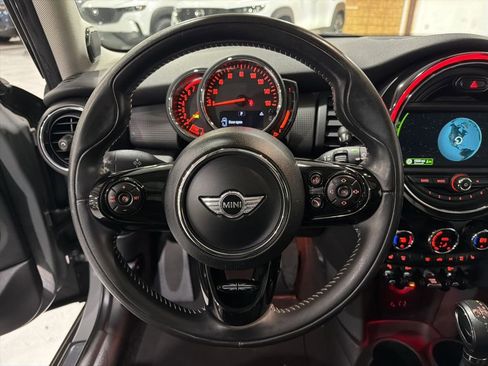 Used 2018 MINI Cooper 4-Door Hardtop image 11
