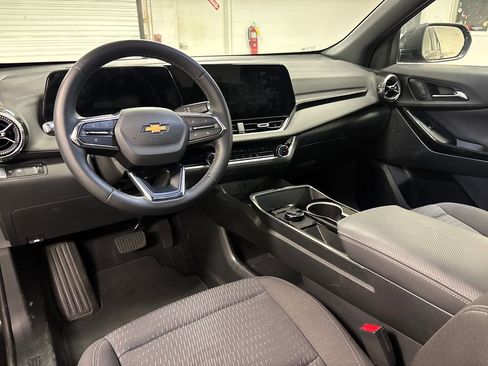Used 2026 Chevrolet Equinox LT FWD image 25