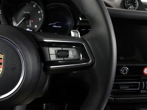 Used 2025 Porsche Macan image 15