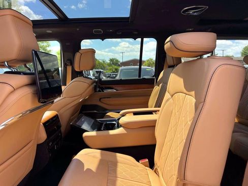 Certified 2024 Jeep Grand Wagoneer Series III w/ Rear Seat Video Group 1 AWD/4WD image 10