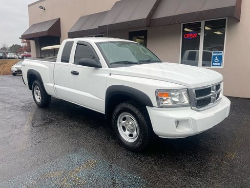 Used 2011 Dodge Dakota ST image 3