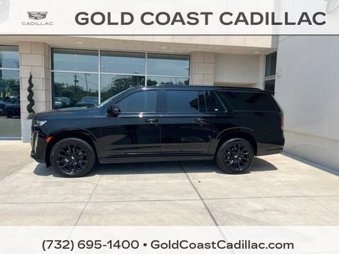 Used 2023 Cadillac Escalade ESV Sport Platinum w/ LPO, ONYX Package AWD/4WD image 2