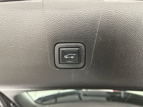 Certified 2023 Chevrolet Traverse LT w/ LT Premium Package image 36