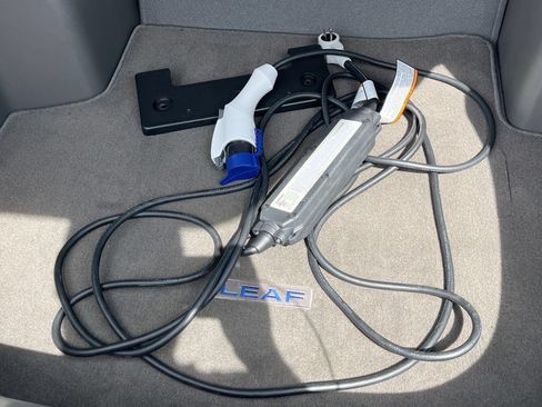 Used 2016 Nissan Leaf SV FWD image 22