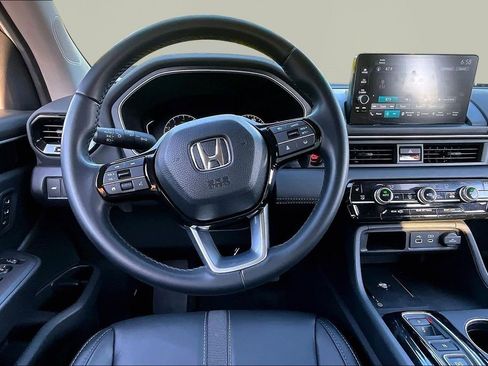 Used 2025 Honda Pilot EX-L image 8