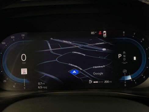 Used 2025 Volvo XC40 B5 Plus image 14