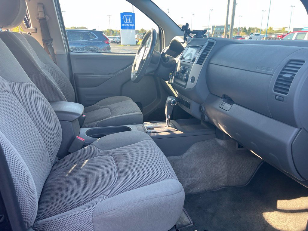 Used 2018 Nissan Frontier SV w/ Value Truck Package AWD/4WD image 9