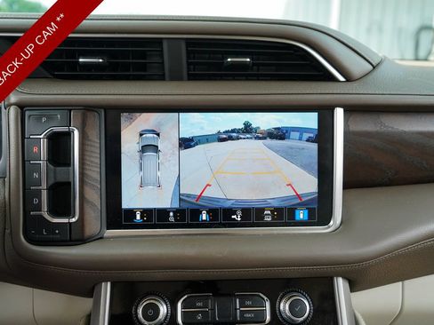 Used 2021 GMC Yukon XL Denali w/ Denali Premium Package AWD/4WD image 11