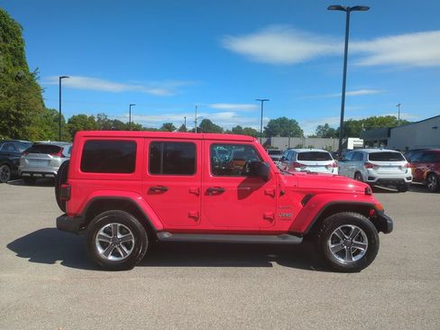 Used 2021 Jeep Wrangler Unlimited Sahara AWD/4WD image 4