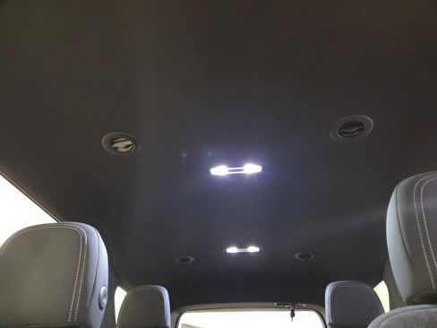 Used 2025 Chevrolet Traverse LT image 13