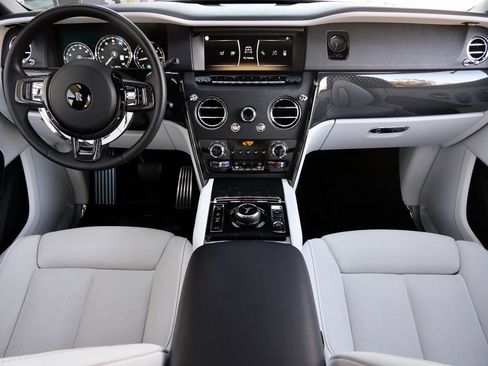 Certified 2022 Rolls-Royce Cullinan Black Badge image 4