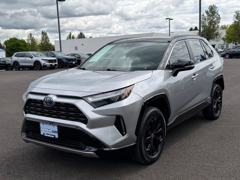 Used 2023 Toyota RAV4 XSE AWD/4WD image 4