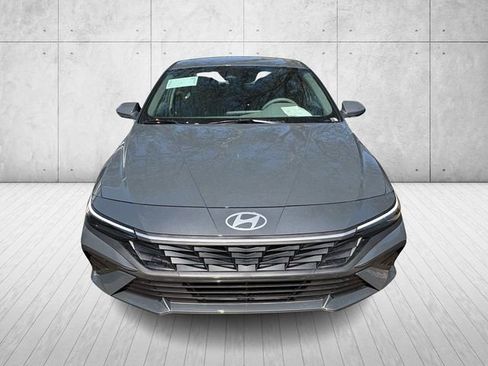 New 2026 Hyundai Elantra SE FWD image 3