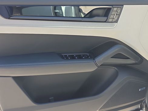 New 2026 Porsche Cayenne S image 24