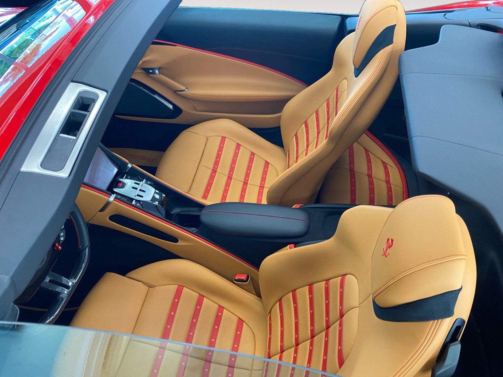Used 2025 Ferrari Roma Spider RWD image 5