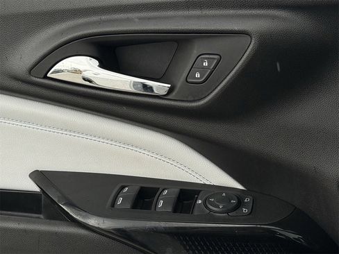 Certified 2025 Chevrolet Trax LT image 20