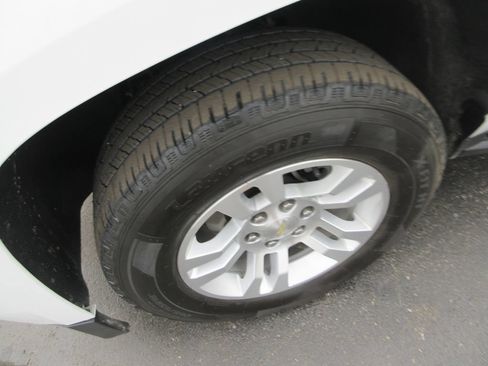 Used 2018 Chevrolet Suburban LT RWD image 14
