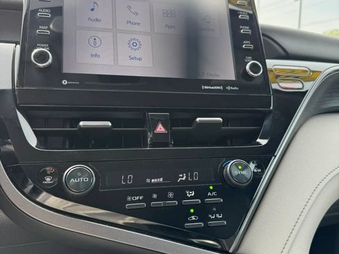 Used 2022 Toyota Camry XLE FWD image 26