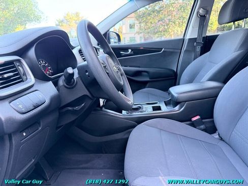 Used 2017 Kia Sorento FWD image 11