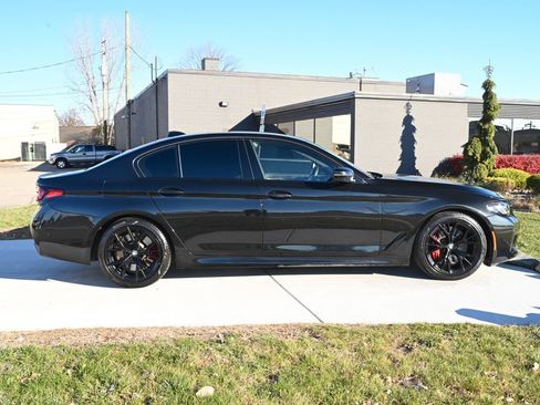 Used 2022 BMW M550i xDrive w/ Premium Package image 4