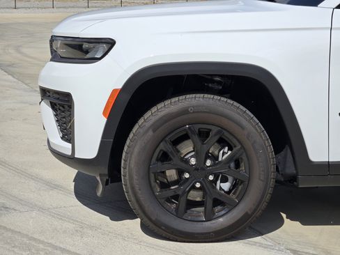 New 2026 Jeep Grand Cherokee L 4WD image 6